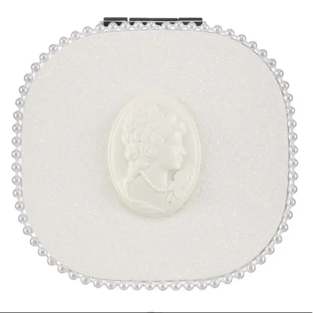 MAC Cosmetics Keepsakes eyeshadow palette LE